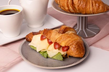 Croissant se sýrem