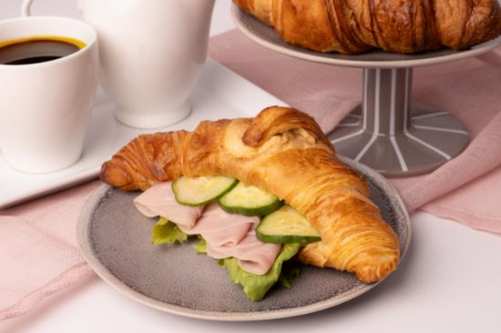 Croissant se šunkou