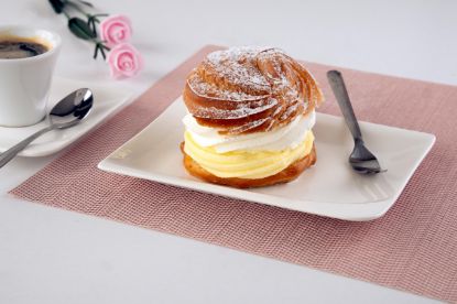 Větrník s bílou šlehačkou 140g